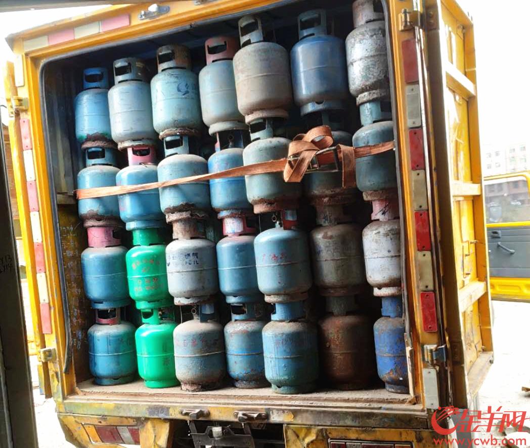 广州花都城管查处一非法瓶装燃气窝点 现场飘出煤气味有安全隐患